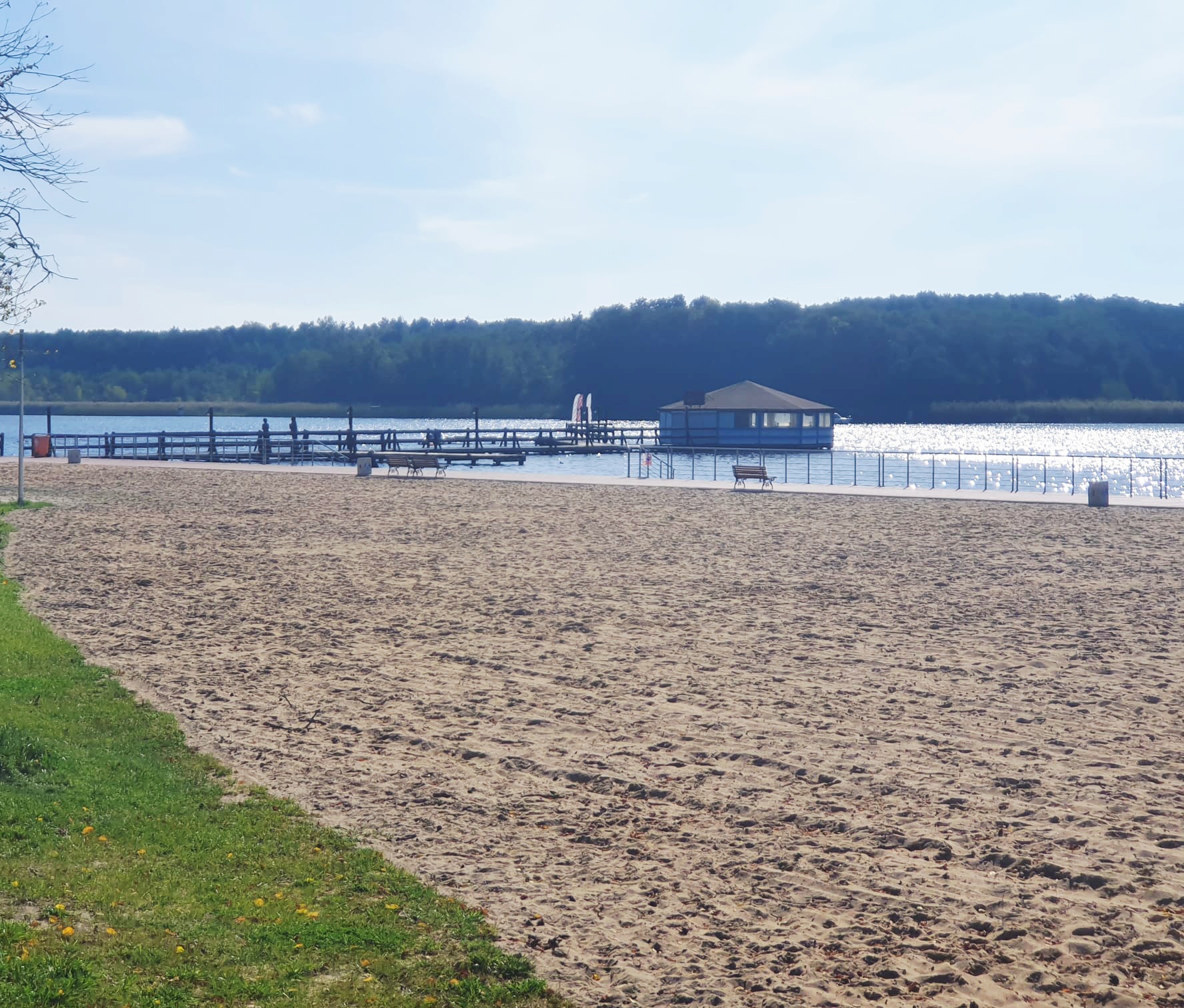 Odremontowana, szeroka plaża